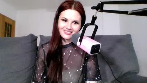 dellacrush_ online show from March 12, 9:03 pm