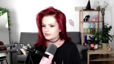 dellacrush_ online show from September 17, 5:25 pm