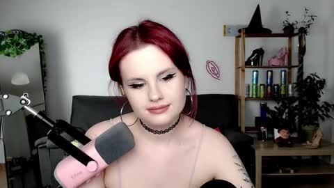 dellacrush_ online show from September 27, 5:40 pm