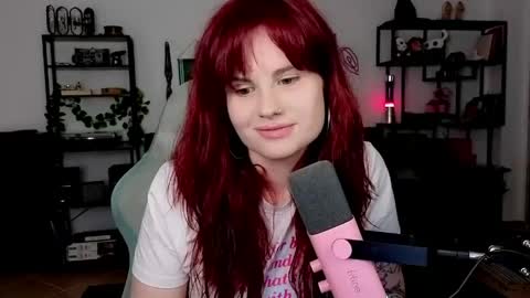 dellacrush_ online show from April 14, 6:14 pm