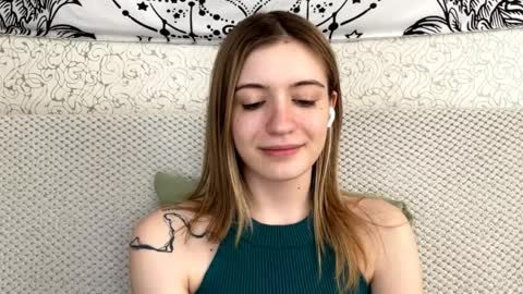 Sia online show from April 2, 1:09 pm