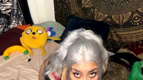 Snapshot of deluxxxeblu chatting on December 12, 12:38 am TankinBody online show from December 12, 12:38 am