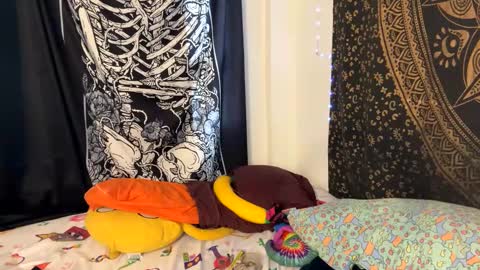 Snapshot of deluxxxeblu chatting on December 19, 7:51 pm TankinBody online show from December 19, 7:51 pm