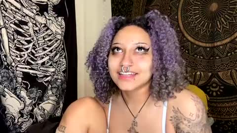 Snapshot of deluxxxeblu chatting on January 3, 11:33 pm TankinBody online show from January 3, 11:33 pm