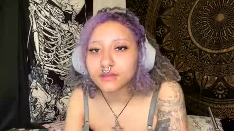 Snapshot of deluxxxeblu chatting on January 22, 4:55 am TankinBody online show from January 22, 4:55 am