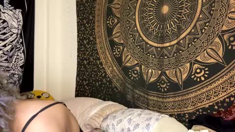 Snapshot of deluxxxeblu chatting on January 25, 1:10 am TankinBody online show from January 25, 1:10 am