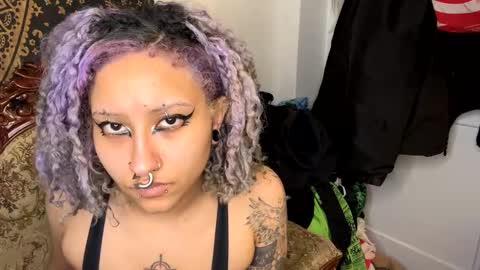 Snapshot of deluxxxeblu chatting on January 25, 10:18 pm TankinBody online show from January 25, 10:18 pm