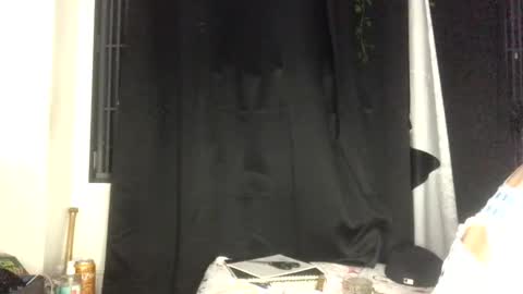 Snapshot of deluxxxeblu chatting on February 10, 4:19 am TankinBody online show from February 10, 4:19 am