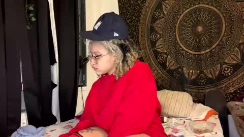 Snapshot of deluxxxeblu chatting on February 13, 3:07 am TankinBody online show from February 13, 3:07 am