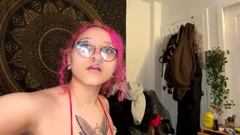 Snapshot of deluxxxeblu chatting on February 28, 12:21 am TankinBody online show from February 28, 12:21 am