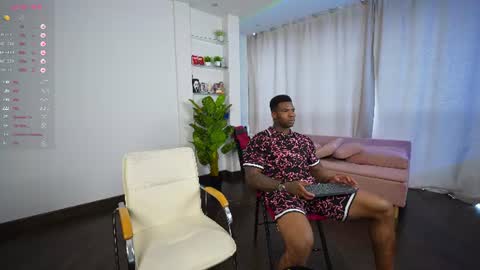 Snapshot of demianblake chatting on July 19, 7:34 am demianblake online show from July 19, 7:34 am