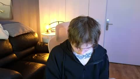 Snapshot of demianenglen chatting on June 1, 12:23 am demianenglen online show from June 1, 12:23 am