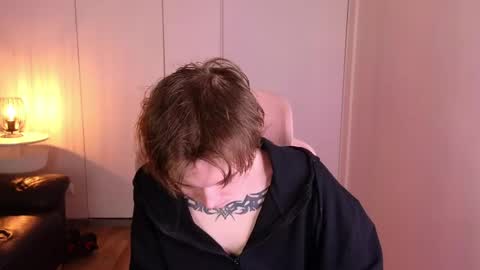 Snapshot of demianenglen chatting on June 1, 10:22 pm demianenglen online show from June 1, 10:22 pm
