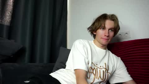 Snapshot of demoninangel chatting on February 24, 11:43 am Dave19  online show from February 24, 11:43 am