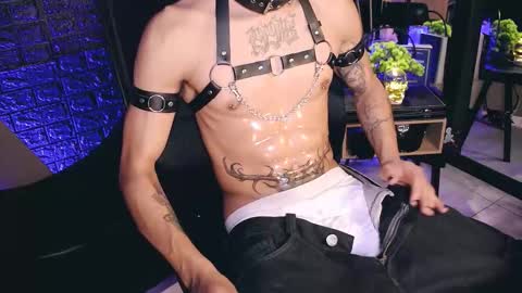 Snapshot of demonkush_ chatting on October 2, 5:58 am DemonKush online show from October 2, 5:58 am