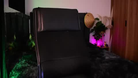Snapshot of demonkush_ chatting on June 8, 1:28 am DemonKush online show from June 8, 1:28 am