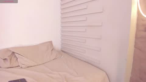 Snapshot of demy_ruiz chatting on February 24, 5:43 am demy_ruiz online show from February 24, 5:43 am