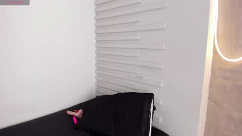 Snapshot of demy_ruiz chatting on February 25, 2:14 am demy_ruiz online show from February 25, 2:14 am