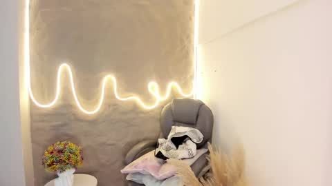 Snapshot of demy_ruiz chatting on March 6, 8:41 am demy_ruiz online show from March 6, 8:41 am