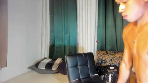Snapshot of den_cummers chatting on July 7, 1:37 pm den_cummers online show from July 7, 1:37 pm
