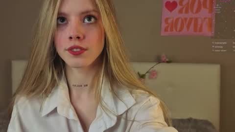 Emma online show from December 4, 8:28 pm