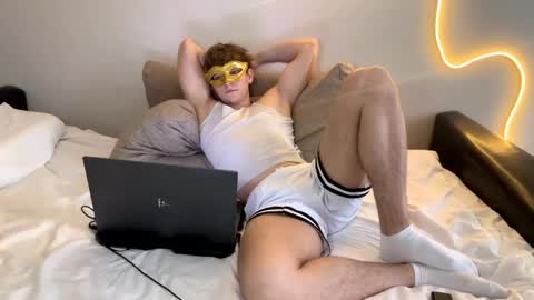 Snapshot of deniel_horny chatting on June 5, 8:42 am Deni online show from June 5, 8:42 am