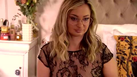 Snapshot of denisseperry chatting on September 24, 9:29 pm Ela online show from September 24, 9:29 pm