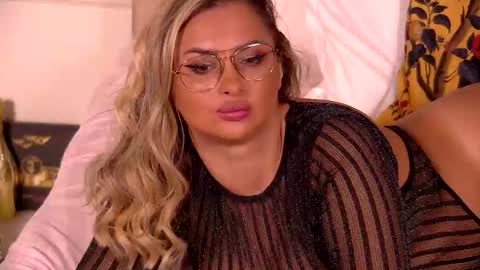 Snapshot of denisseperry chatting on October 29, 11:28 pm Ela online show from October 29, 11:28 pm