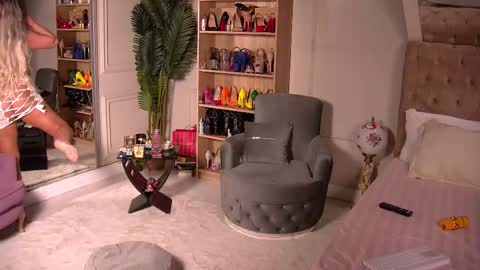 Snapshot of denisseperry chatting on December 1, 10:26 pm Ela online show from December 1, 10:26 pm