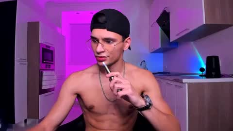 Den online show from December 2, 8:33 pm