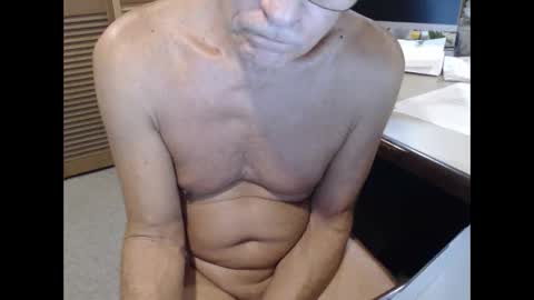 Snapshot of denn_jett chatting on October 6, 10:45 am Den Jet online show from October 6, 10:45 am