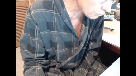 Snapshot of denn_jett chatting on December 19, 11:17 am Den Jet online show from December 19, 11:17 am