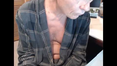 Snapshot of denn_jett chatting on December 21, 11:06 am Den Jet online show from December 21, 11:06 am