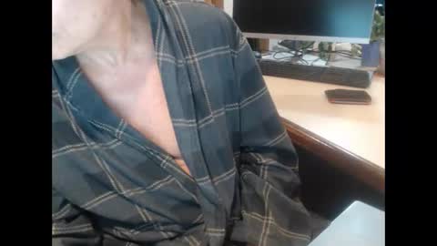 Snapshot of denn_jett chatting on February 7, 10:41 am Den Jet online show from February 7, 10:41 am