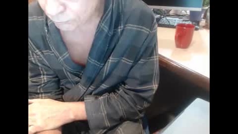 Snapshot of denn_jett chatting on February 20, 11:11 am Den Jet online show from February 20, 11:11 am