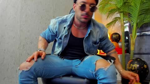 dennis_cox_ online show from January 22, 3:52 am