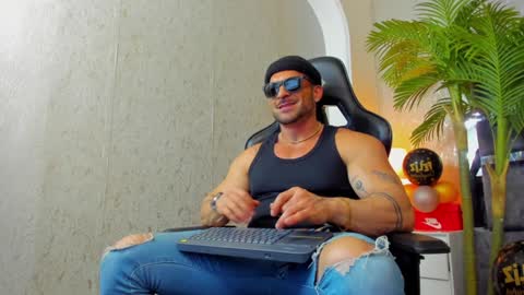 dennis_cox_ online show from January 22, 6:52 am