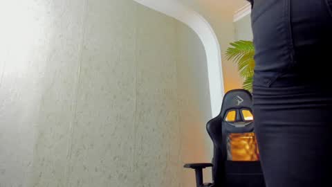 dennis_cox_ online show from January 22, 9:57 am