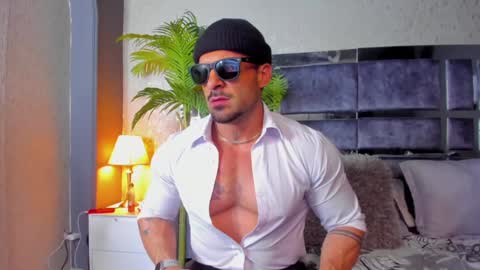 dennis_cox_ online show from January 30, 8:54 am