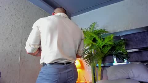 dennis_cox_ online show from February 15, 3:28 pm