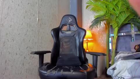 dennis_cox_ online show from February 21, 4:59 pm