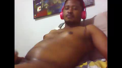 Snapshot of dentzo chatting on May 5, 7:33 pm mastER blACK online show from May 5, 7:33 pm
