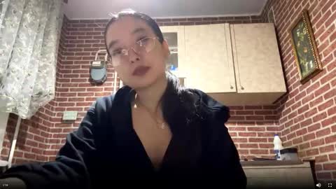 Emma online show from October 1, 1:39 pm