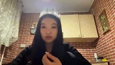 Emma online show from November 18, 2:54 pm