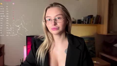 Vi  Victoria online show from November 14, 1:32 pm