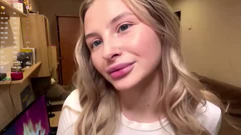 Vi  Victoria online show from November 20, 3:12 pm