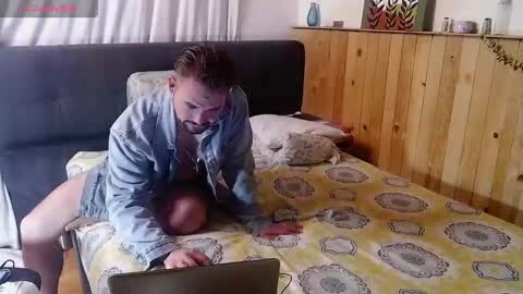 Snapshot of dereck_mills3 chatting on January 11, 3:22 am Dereck Mills3 online show from January 11, 3:22 am