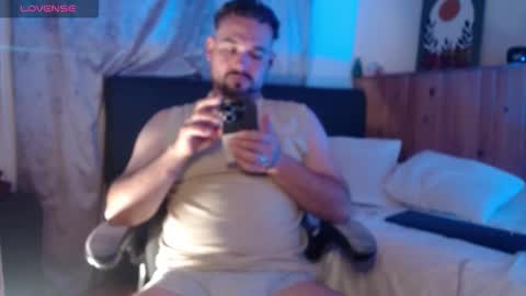 Snapshot of dereck_mills3 chatting on February 23, 3:37 am Dereck Mills3 online show from February 23, 3:37 am