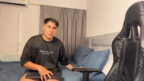 Snapshot of dereckbrownn chatting on December 6, 10:30 pm Dereck online show from December 6, 10:30 pm