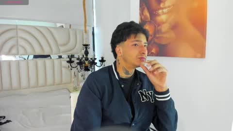 Snapshot of derek_devil24 chatting on March 21, 12:10 pm Derek online show from March 21, 12:10 pm